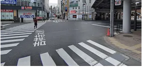 交差点もまっすぐ進みます。