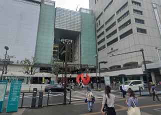 そのまましばらく直進します。