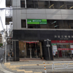 郵便局のある角を右折します。