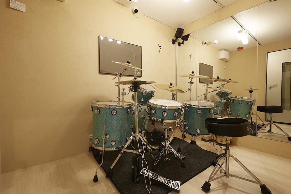 生ドラムで気分爽快！普段は叩けない生ドラムを思いっきり叩いてストレス発散！