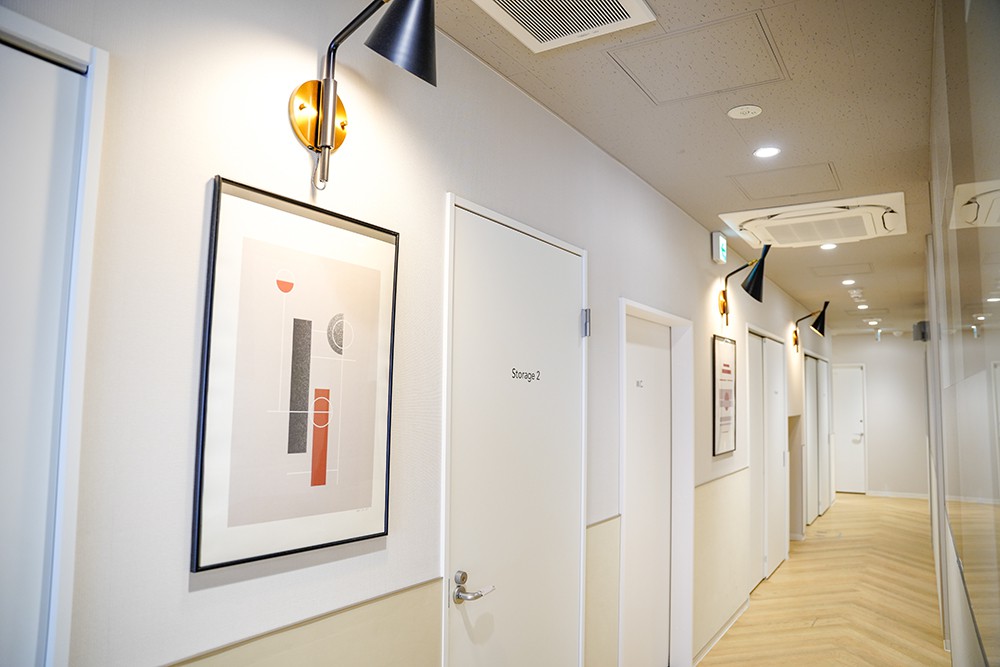 フレームやライトなど、細部までインテリアにこだわってデザインされています。落ち着いて音楽と向き合える空間になっています。