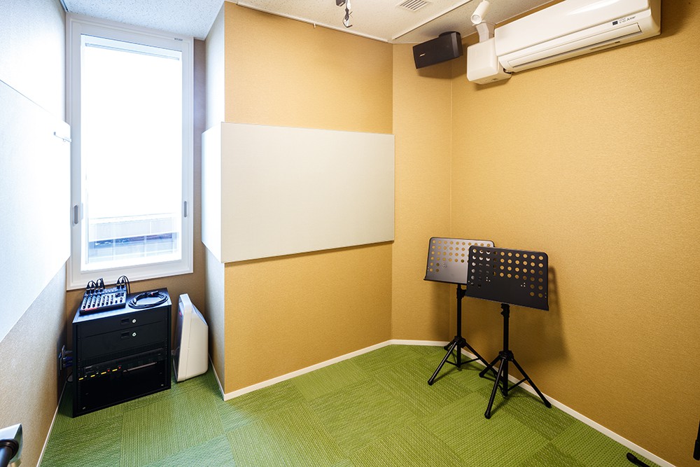 琴や三味線など、和楽器のレッスンに最適な和室もご用意。普段の喧騒からは離れて、畳を通じた非日常な時間を過ごしましょう。