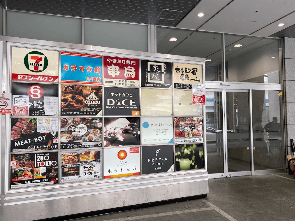 コンビニもすぐ近くにあるため便利です。