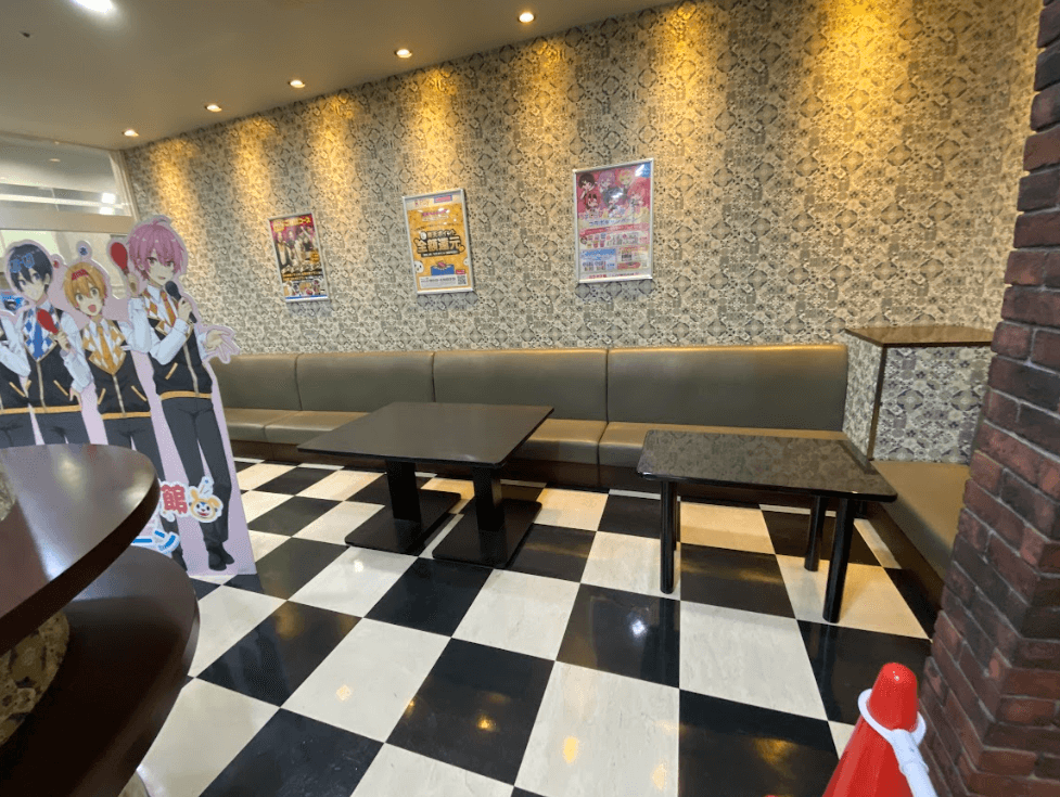 レッスン前後はフロントにてお待ち下さい。